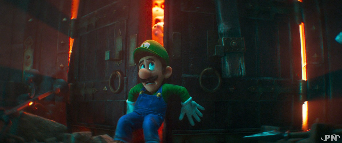 Luigi referme la porte du chateau derrière lui - Image officielle du film Super Mario Bros Le Film (Illumination, 2023)