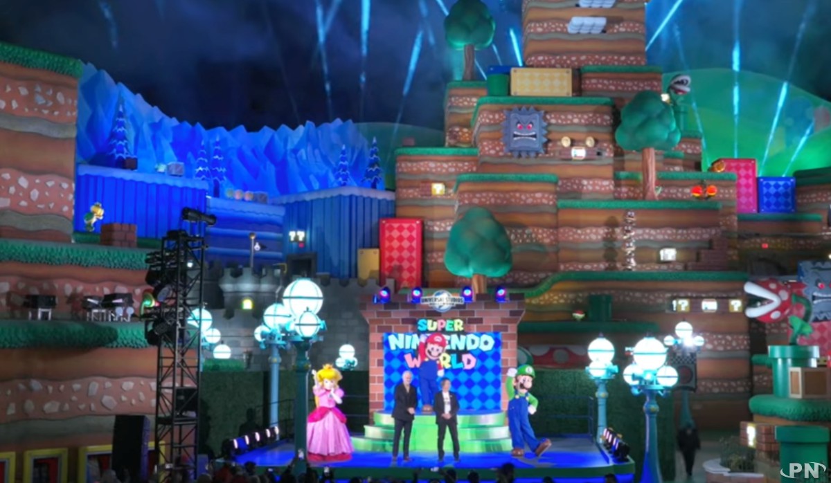 Le PDG d'Universal Parks & Resort en compagnie de Shigeru Miyamoto lors de l'inauguration de Super Nintendo World Hollywood