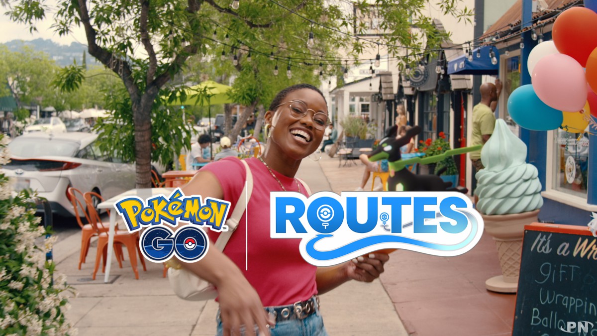 Elle a l'air ravie la dame de découvrir Pokémon Go Routes dans son jeu !