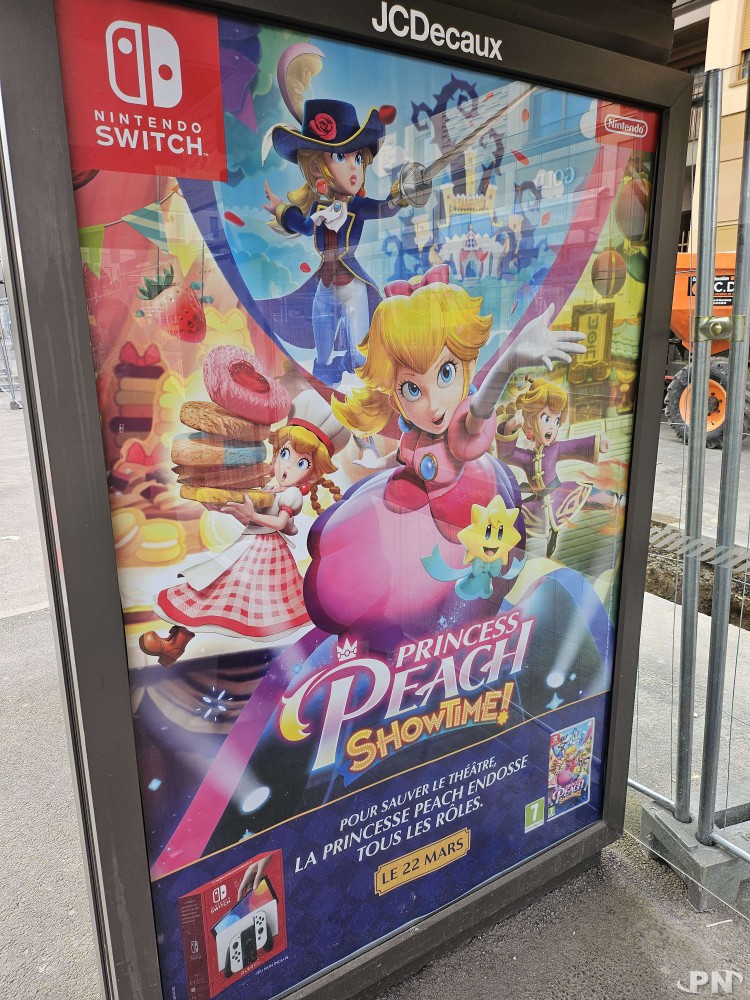 Publicité française pour Princess Peach:Showtime sur un abri bus parisien en mars 2024