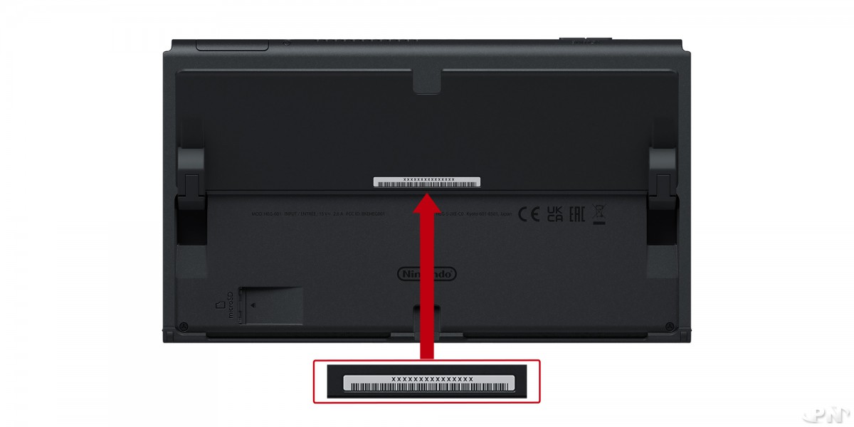 Le numéro de série de la Switch est caché derrière le support de maintien vertical, sous un code-barre.