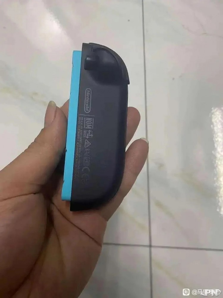 Leak du Joy-Con gauche vu sur les réseaux sociaux chinois et Reddit